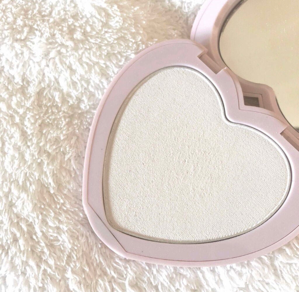 「仕上げのサッとひとハケでツヤ肌に♡毎日ヘビロテしたいパウダーハイライトを集めました!」の画像(#75883)