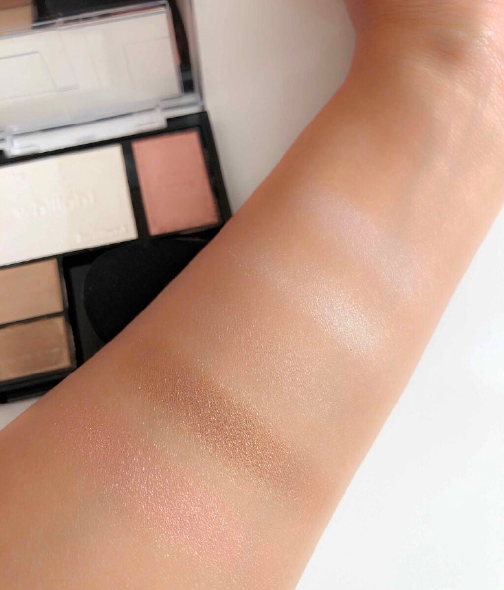 「キュッと引き締まった立体フェイスになりたいあなたへ。おすすめ小顔効果抜群コスメ5選♡」の画像(#80441)