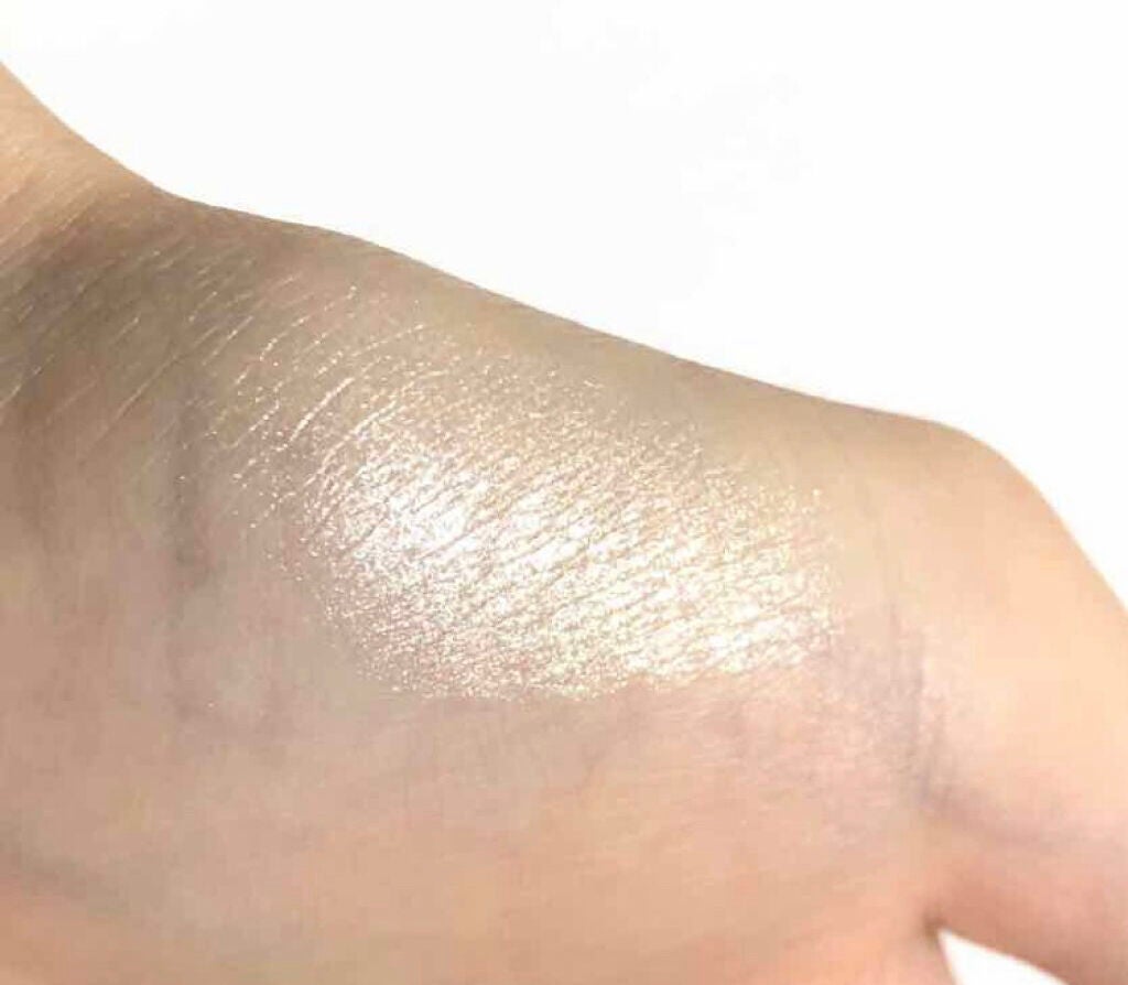 「キュッと引き締まった立体フェイスになりたいあなたへ。おすすめ小顔効果抜群コスメ5選♡」の画像(#80453)