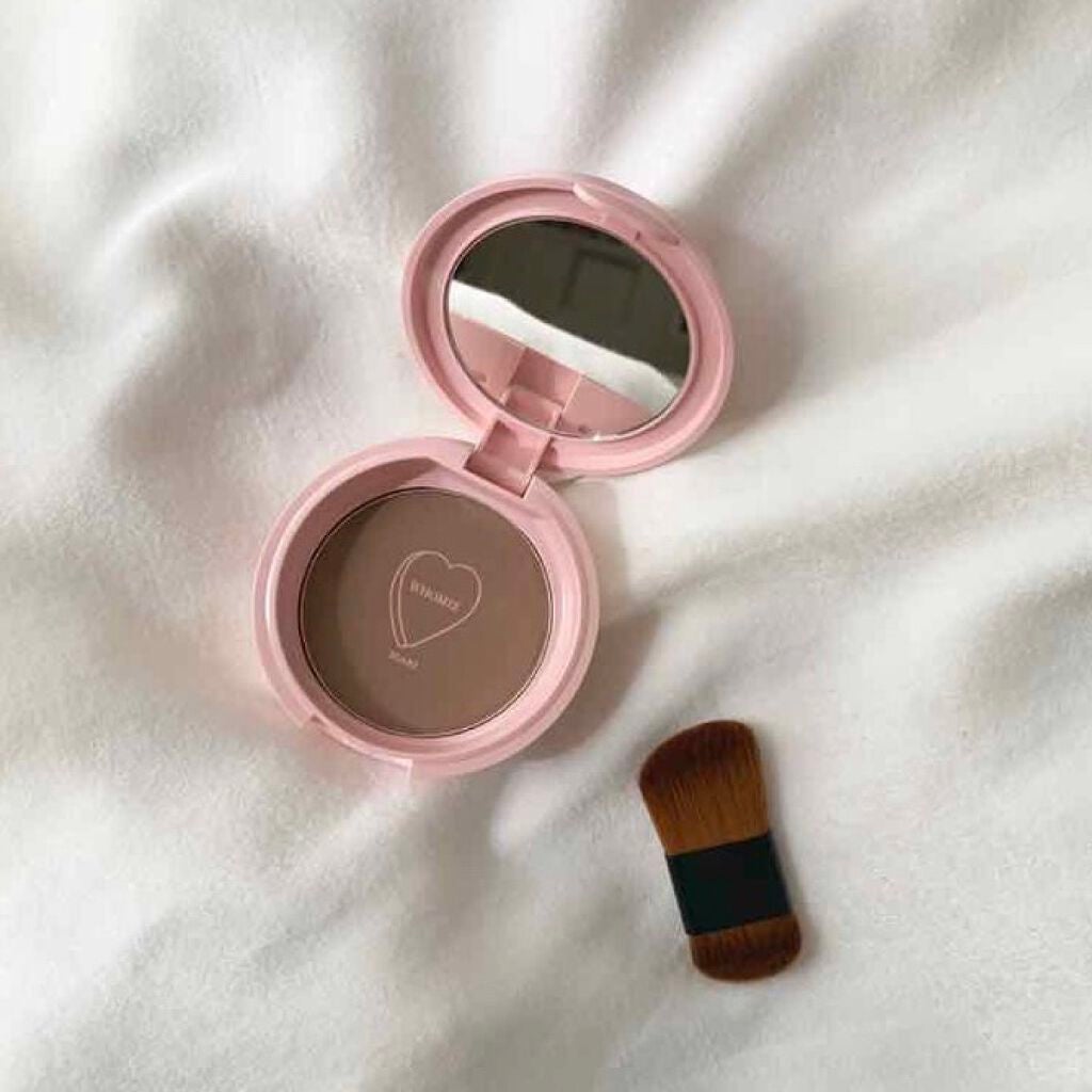 「キュッと引き締まった立体フェイスになりたいあなたへ。おすすめ小顔効果抜群コスメ5選♡」の画像(#80459)