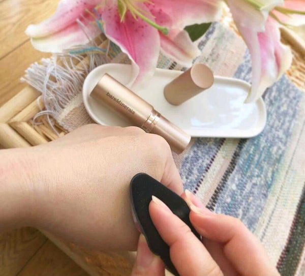 「つるんとした肌でお悩みも自然にカバー!美しいツヤ肌が作れるおすすめファンデーション5選」の画像(#94503)