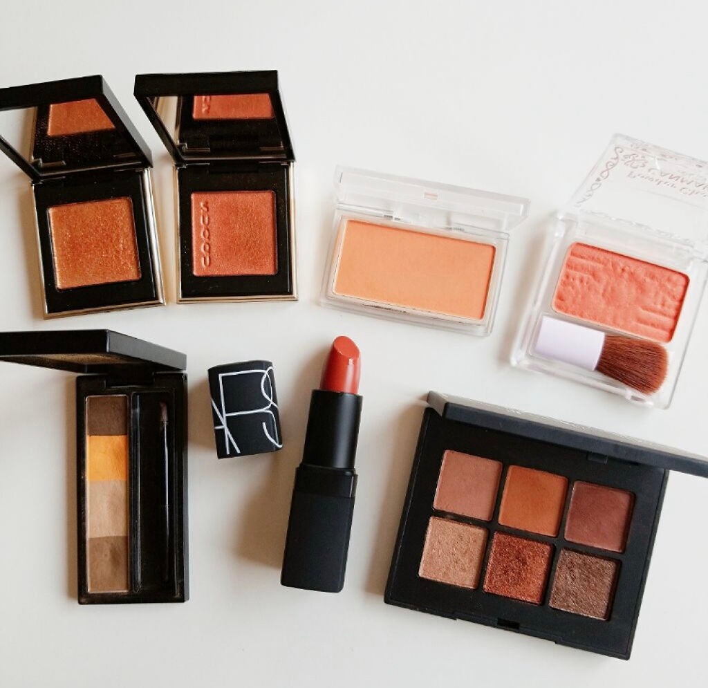 「リップカラーで旬の秋顔にチェンジ!メイクの主役にしたいテラコッタリップ5選」の画像(#95125)