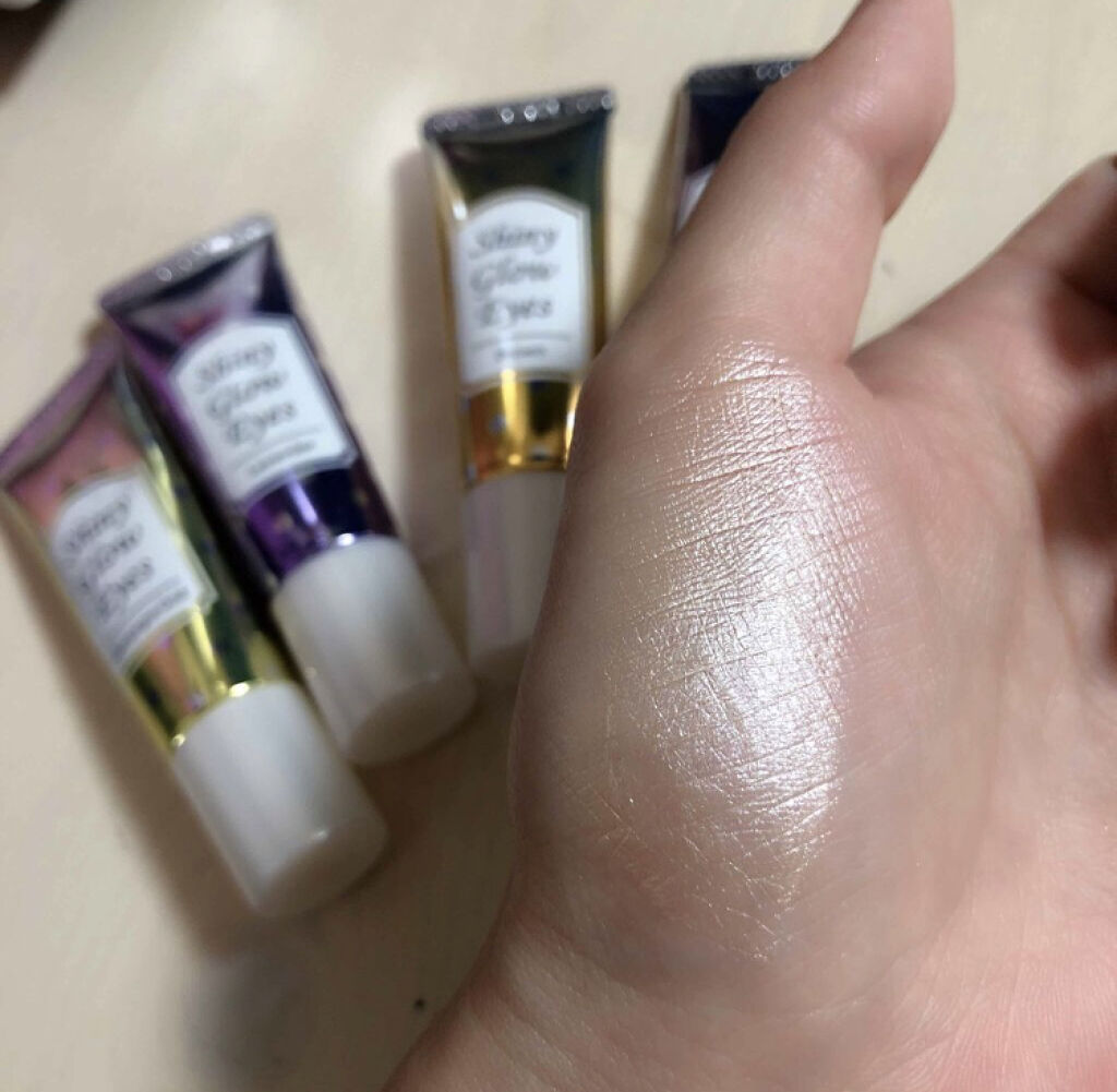 「粉飛び知らずできれいをキープ。キラキラのクリームアイシャドウ集めました♡」の画像（#96496）