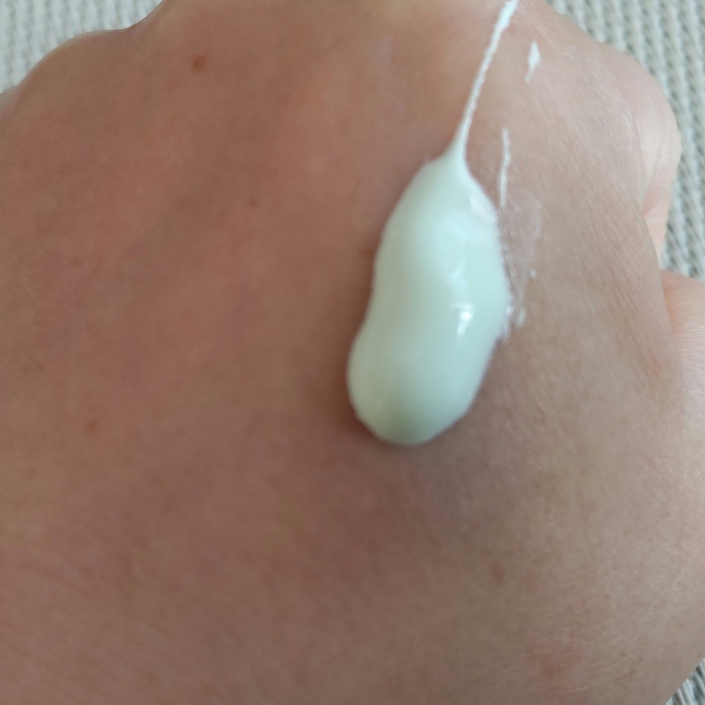 スキンアクア トーンアップUVエッセンス/スキンアクア/日焼け止めクリームを使ったクチコミ(3枚目)