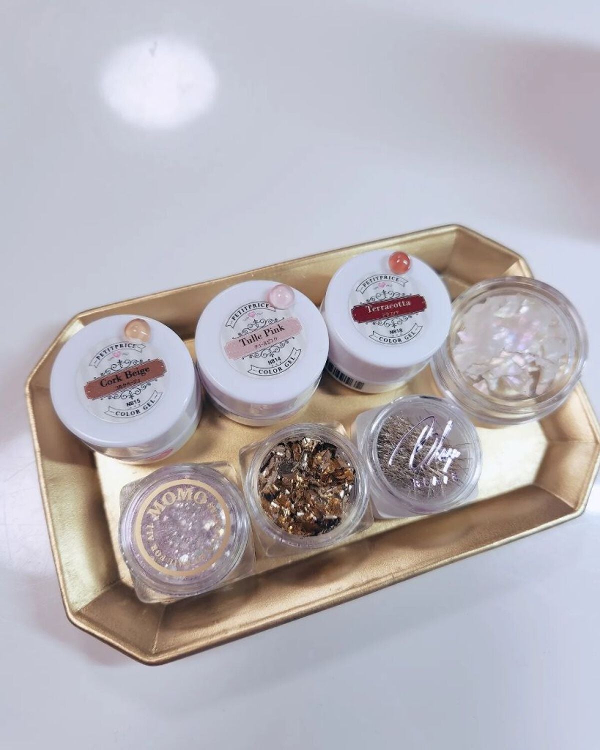 e_nails//フォロバ◎//ネイルとコスメ好きママ on LIPS 「天然石〜😁◇使用品は4枚目からいきなり寒くなって冬眠したい気分..」(4枚目)