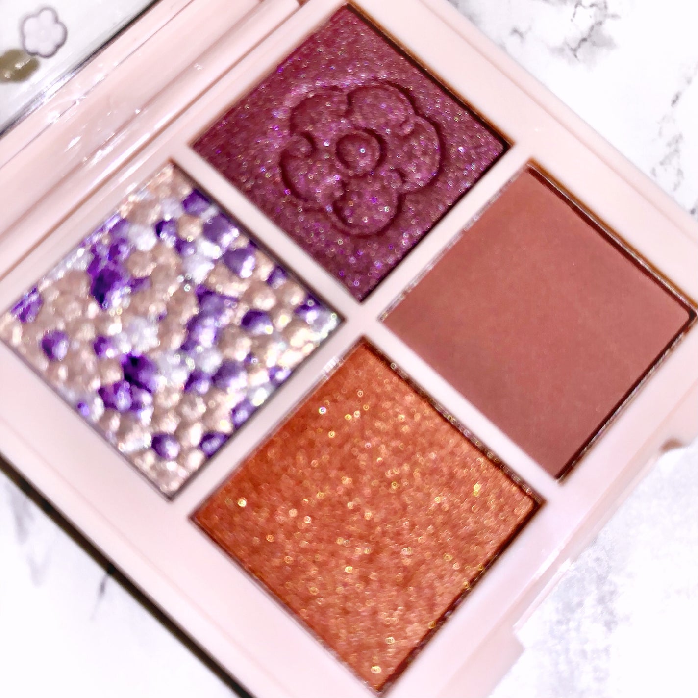 レブロン ダズル アイシャドウ クアッド/REVLON/アイシャドウパレットを使ったクチコミ(4枚目)