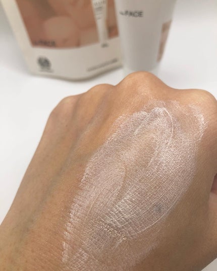 ユアン on LIPS 「ALLIE様のプロモーションに参加中♡アリィーノーファンデUV..」(4枚目)