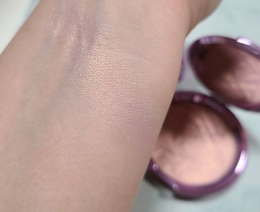 Shimmering Skin Perfector® Pressed Highlighter Mini/BECCA/ハイライトを使ったクチコミ（3枚目）