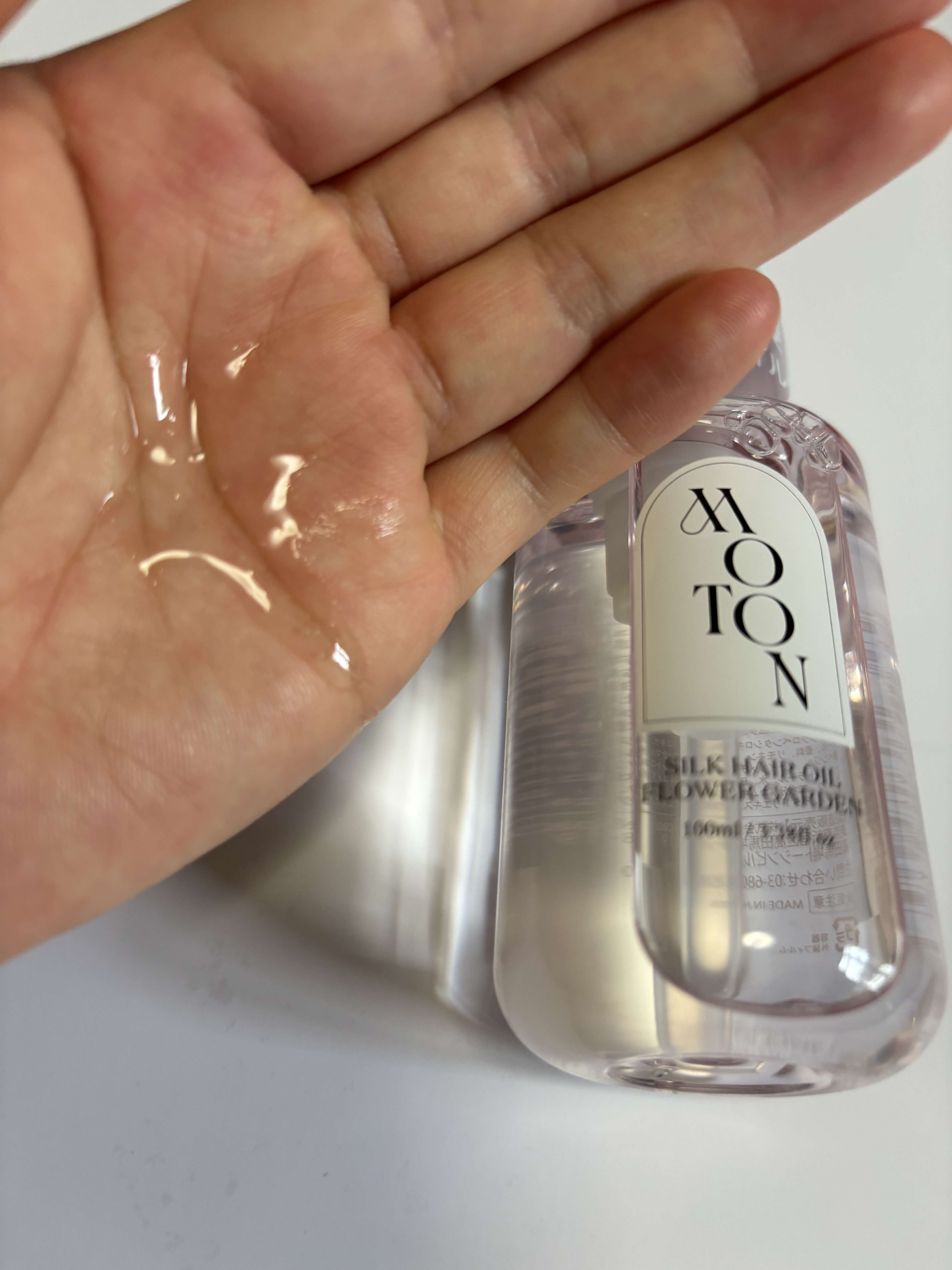 MOTON シルクヘアオイル フラワーガーデン/MOTON/ヘアオイルを使ったクチコミ（2枚目）