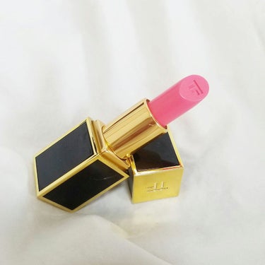 
◎TOM FORD
　→LIP COLOR (2g ¥4,000)
　　OX LI

--------------->

みんなの憧れ、トムフォードのリップスティックです🥰
持っているだけで気分が上が