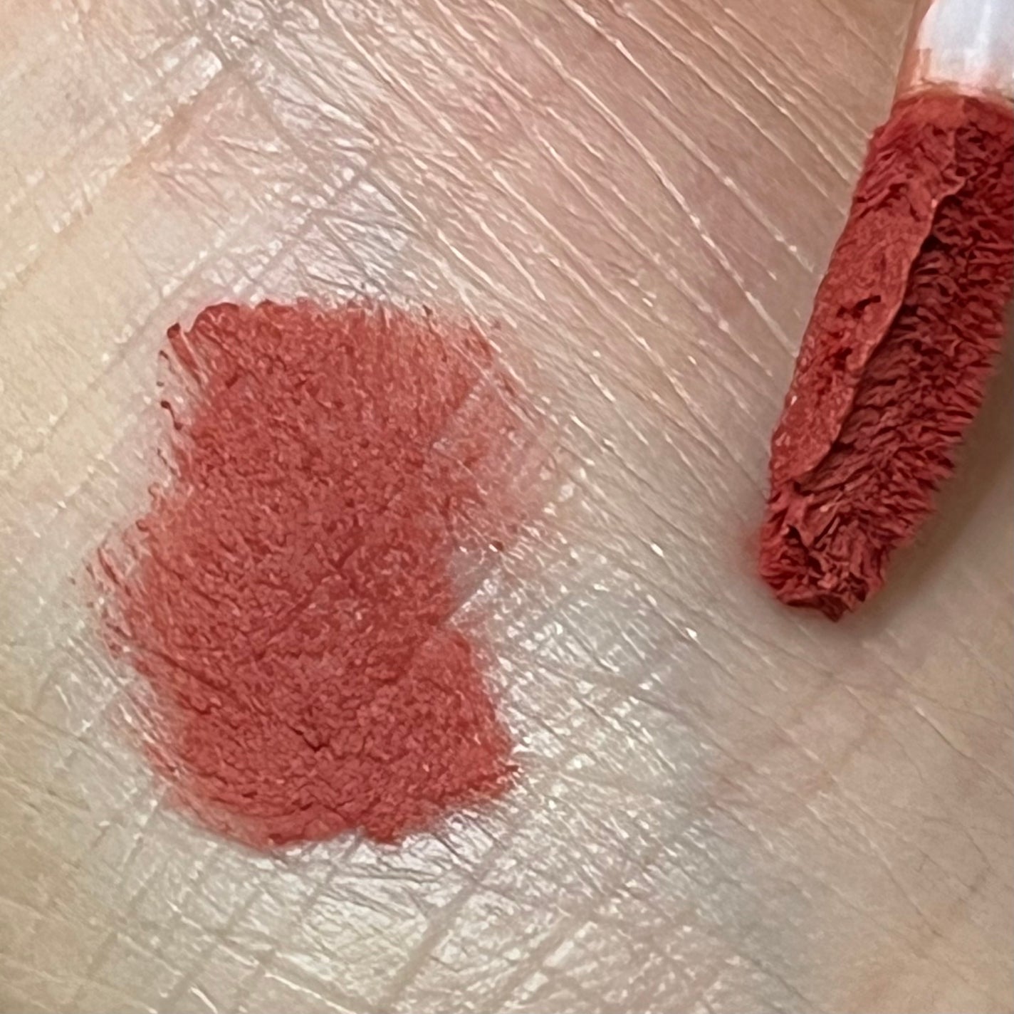 ベルベットブラーリングフィグシングティント/wakemake/リップティントを使ったクチコミ(2枚目)