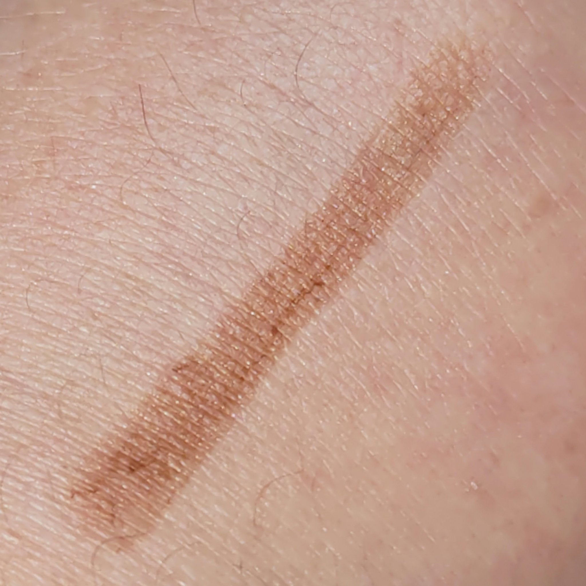 IDATE アイデイト シェーディングペンシルのクチコミ「赤みの強いシェーディング。
こちらはDAISOで購入したIDATEアイデイト シェーディングペ.....」（3枚目）