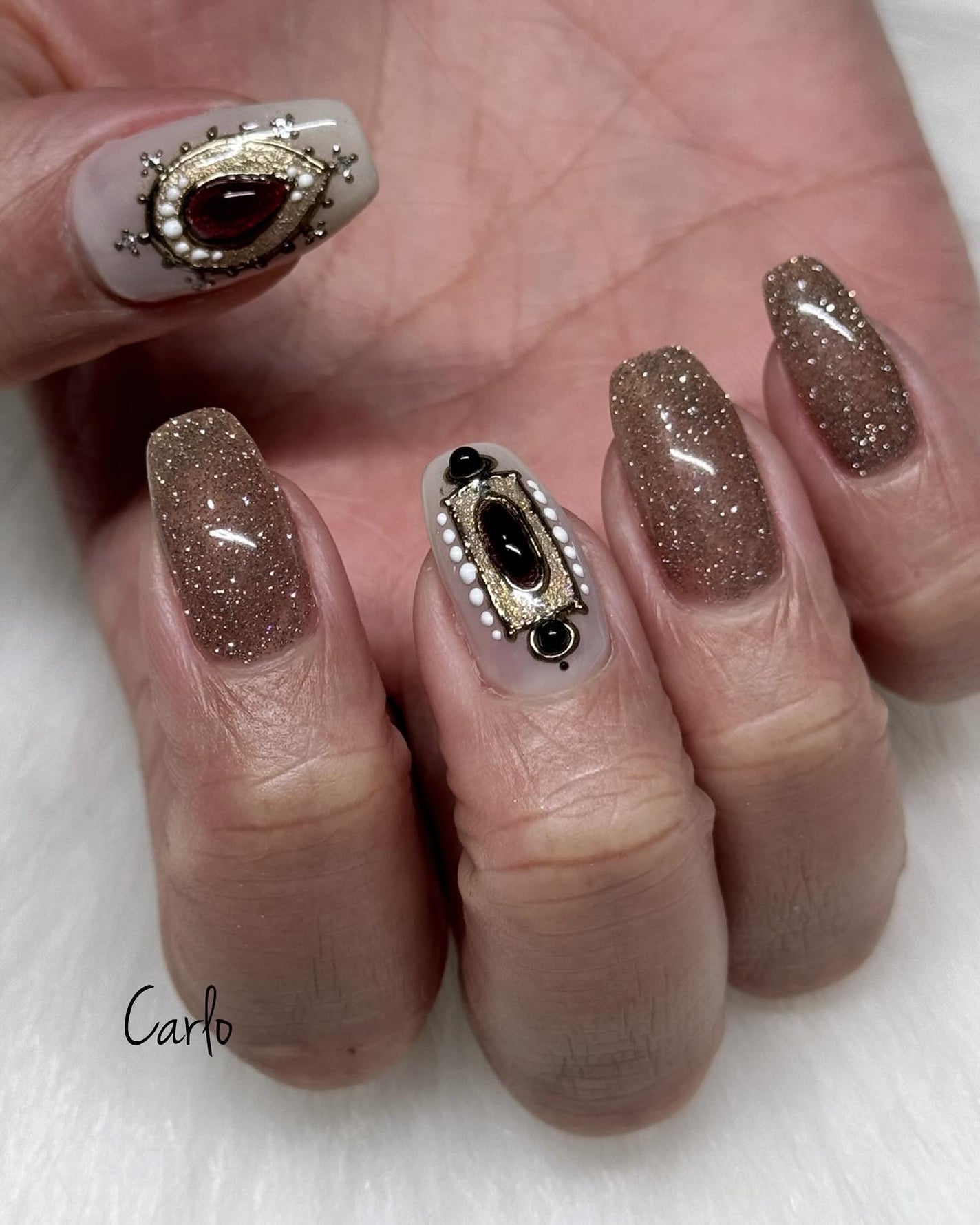 YUKA on LIPS 「【☾4本art】所沢市ネイルサロン|Carlo.大人っぽく#ジ..」(3枚目)