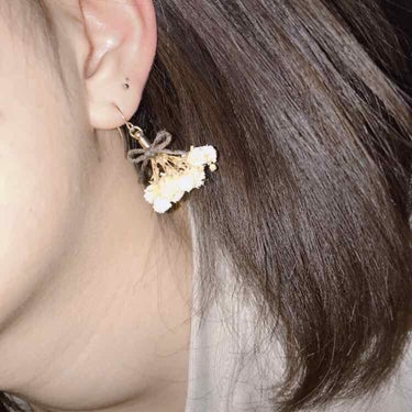 【  Pierce  】


. . . . . . . . . . . . . . . . . . . 


またまたピアスを購入✨

これのピアスもハンドメイドのものです

かすみ草可愛い😂💗

購