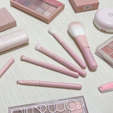 CORINGCO CORINGCO Takeout Brush Kit Make Up Brush Pink Collectionのクチコミ「＼ ︎❤︎︎ 写真映え確実.ᐟ.ᐟ  初心者おすすめブラシ ❤︎ ／

ピンクで統一された見た.....」（2枚目）
