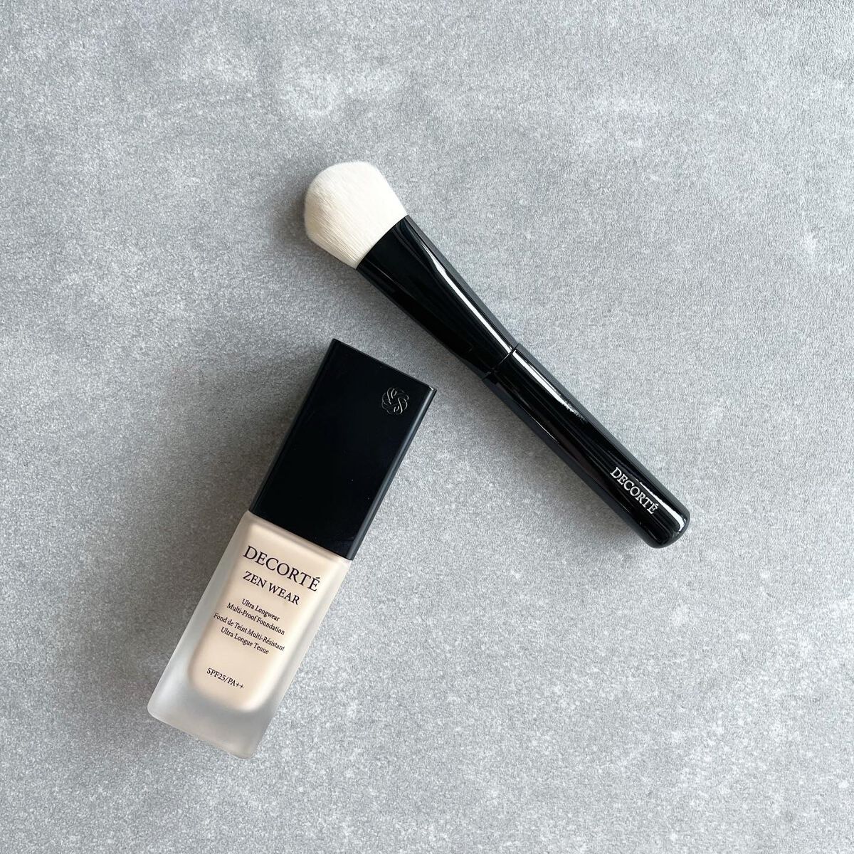 \\カバー力◎仕上がりナチュラルファンデーション//
.
.
ZEN WEAR として昨年発売したリキッドファンデーションのブラシをご紹介♡
.
コスメデコルテ　ゼン ウェア フルイド
30mL 18色 各6,600円（税込）　SPF25/