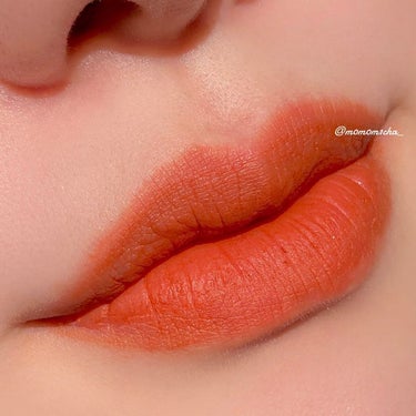 ＼＼リップモンスター新作／／

▷リップモンスター スフレマット
　M04 ゴーストムーン0:00AM

暗めのオレンジブラウン。
私の唇の上ではやや明るめに発色した。
マットだけどしっとり感が続くし、何より持ちがいい！
コップとかマスクにも移りにくくて、塗った時の唇そのまま！
無香料なのが嬉しい。
無香料なのが嬉しい！(2回言う)
さすがリップモンスター！
パッケージはスティックタイプ同様指紋が目立ちやすい。
小さめのアプリケーターで塗りやすいのも推しポイント。
このカラーはこなれ感出る！
私のPC外れてるから使いこなすにはコツがいるカラーではある。
もう近くのドラストでは売り切れだった。
角質ケアはしっかりした方が仕上がりがきれいになるよ！


#提供 #リップモンスター #リップモンスタースフレマット #マットリップ #オレンジブラウン #イエベ秋 #ハロウィンメイク #プチプラコスメ #ドラストコスメ #新作コスメ #新作コスメ2022 #マスクメイク #おすすめリップ #リップマニア #ブルベ #ブルーベース #ブルベ冬 #クリアウィンター  #買って後悔させません  #秋のガチ盛れメイク  #新作コスメ報告会  #神コスパアイテム の画像 その1