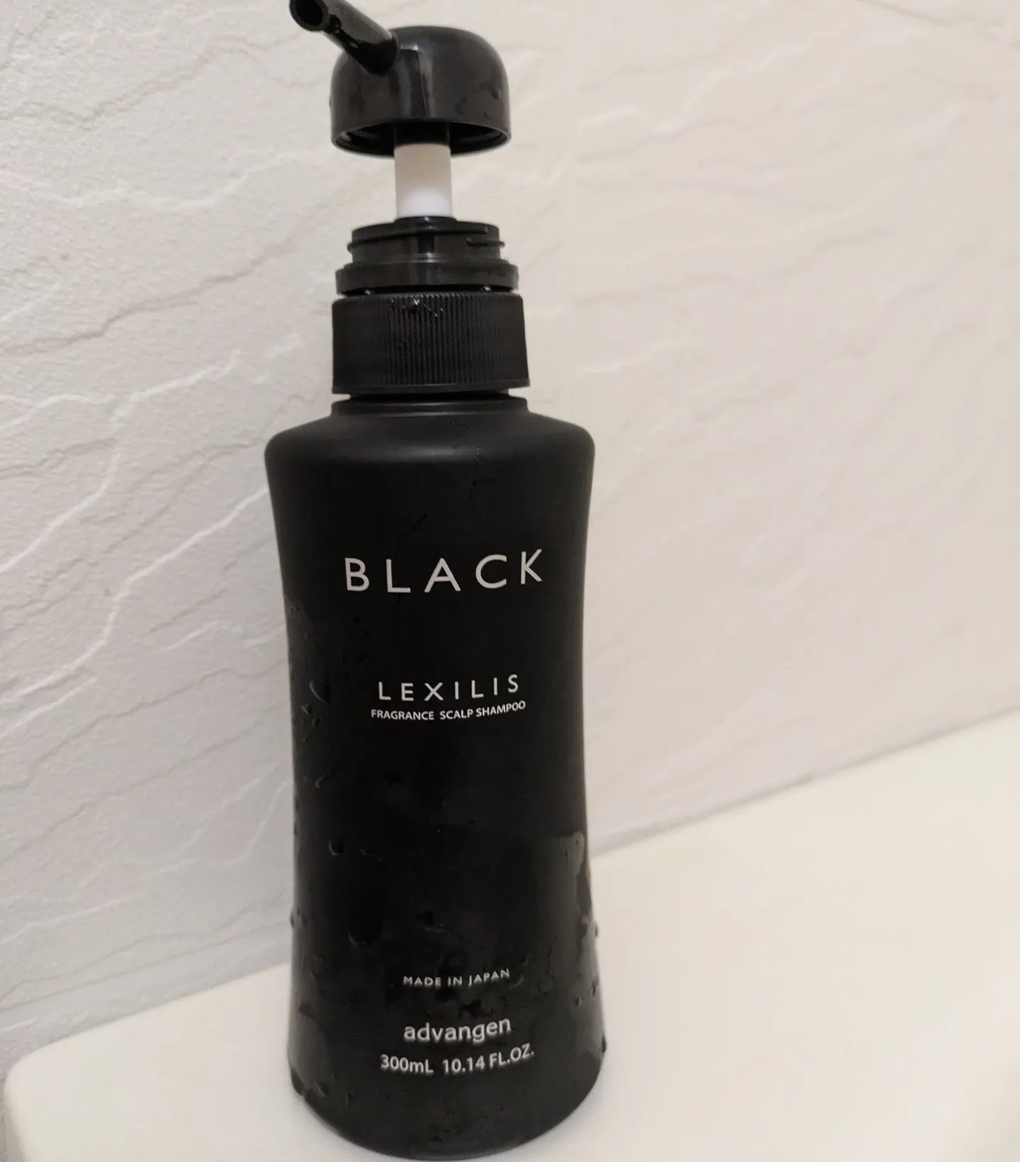 レキシリス ブラックフレグランス スカルプシャンプー
300ml 2750円税込

オリエンタルバニラのかおり

これ一本で完結できるシャンプーです。
ノンシリコンだからつかいはじめはキシキシ感ありますが、
一本で済むから意外とコスパもいい