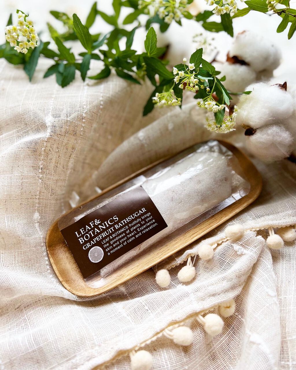 LEAF＆BOTANICS  バスシュガー グレープフルーツのクチコミ「【LEAF&BOTANICS  バスシュガー】

「グレープフルーツ」使用です。
柑橘好きには.....」（1枚目）