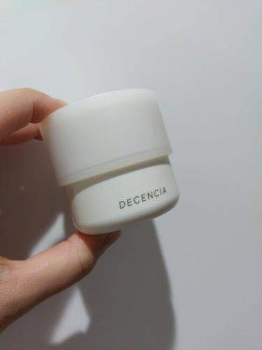 DECENCIA クリーム のクチコミ「DECENCIAクリーム
使い切り！


肌のお手本をつくるという新発想
ディセンシアの「角層.....」（1枚目）