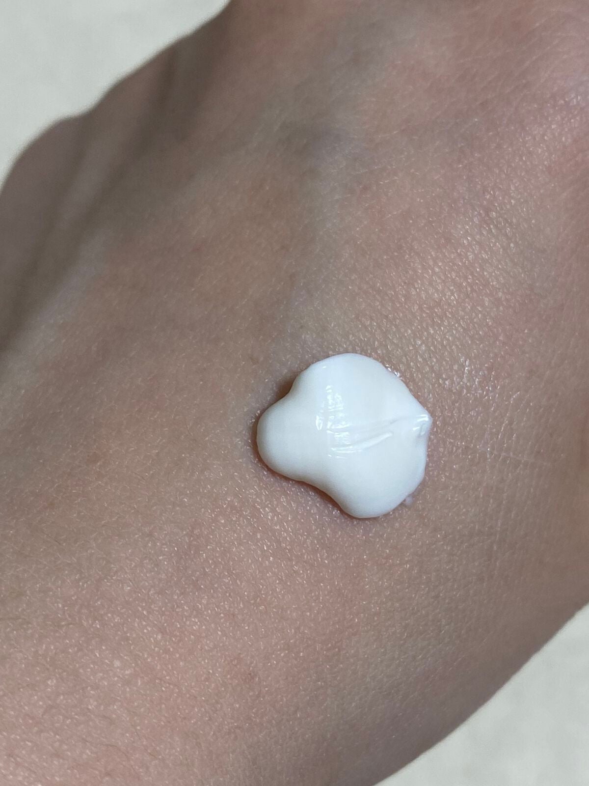 シア ハンドクリーム (ディライトフルローズ)/L'OCCITANE/ハンドクリームを使ったクチコミ(2枚目)