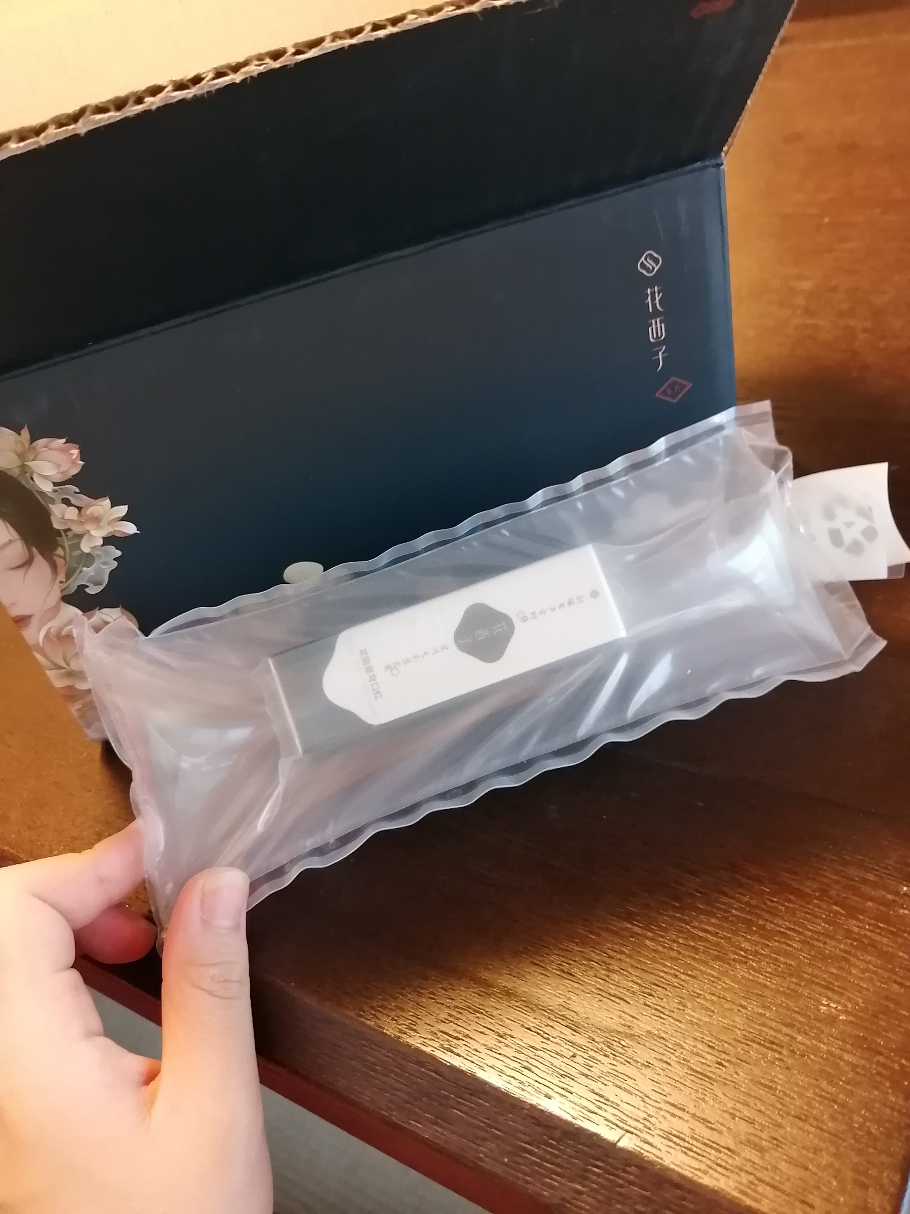 百花彫刻リップ/花西子/口紅を使ったクチコミ（2枚目）