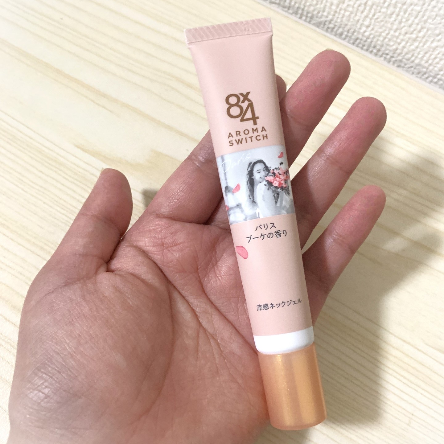8x4 アロマスイッチ 涼感ネックジェル パリスブーケの香り/８ｘ４/デオドラント・制汗剤を使ったクチコミ（3枚目）