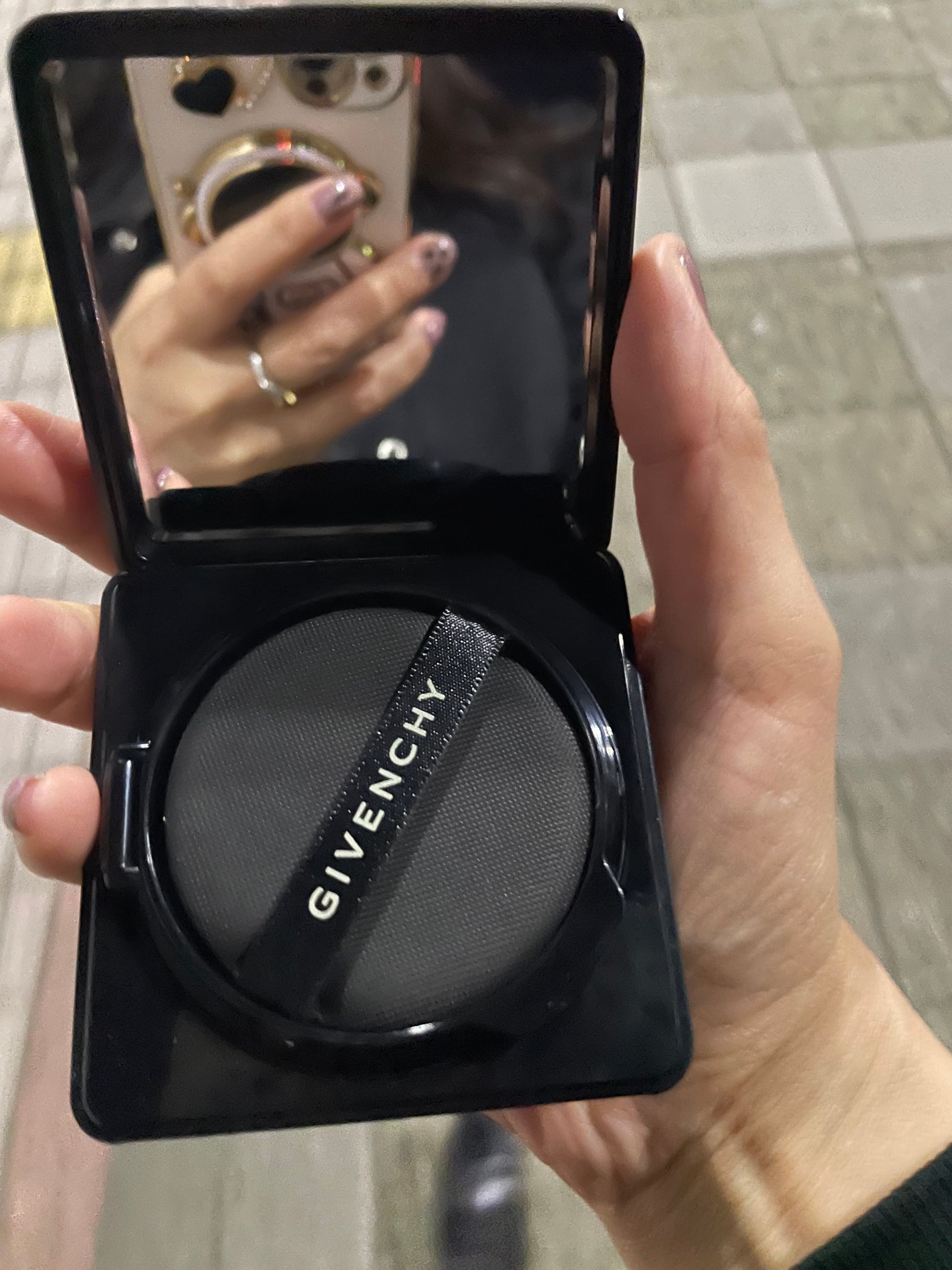 ソワン ノワール UV コンパクト/GIVENCHY/日焼け止めローションを使ったクチコミ(3枚目)