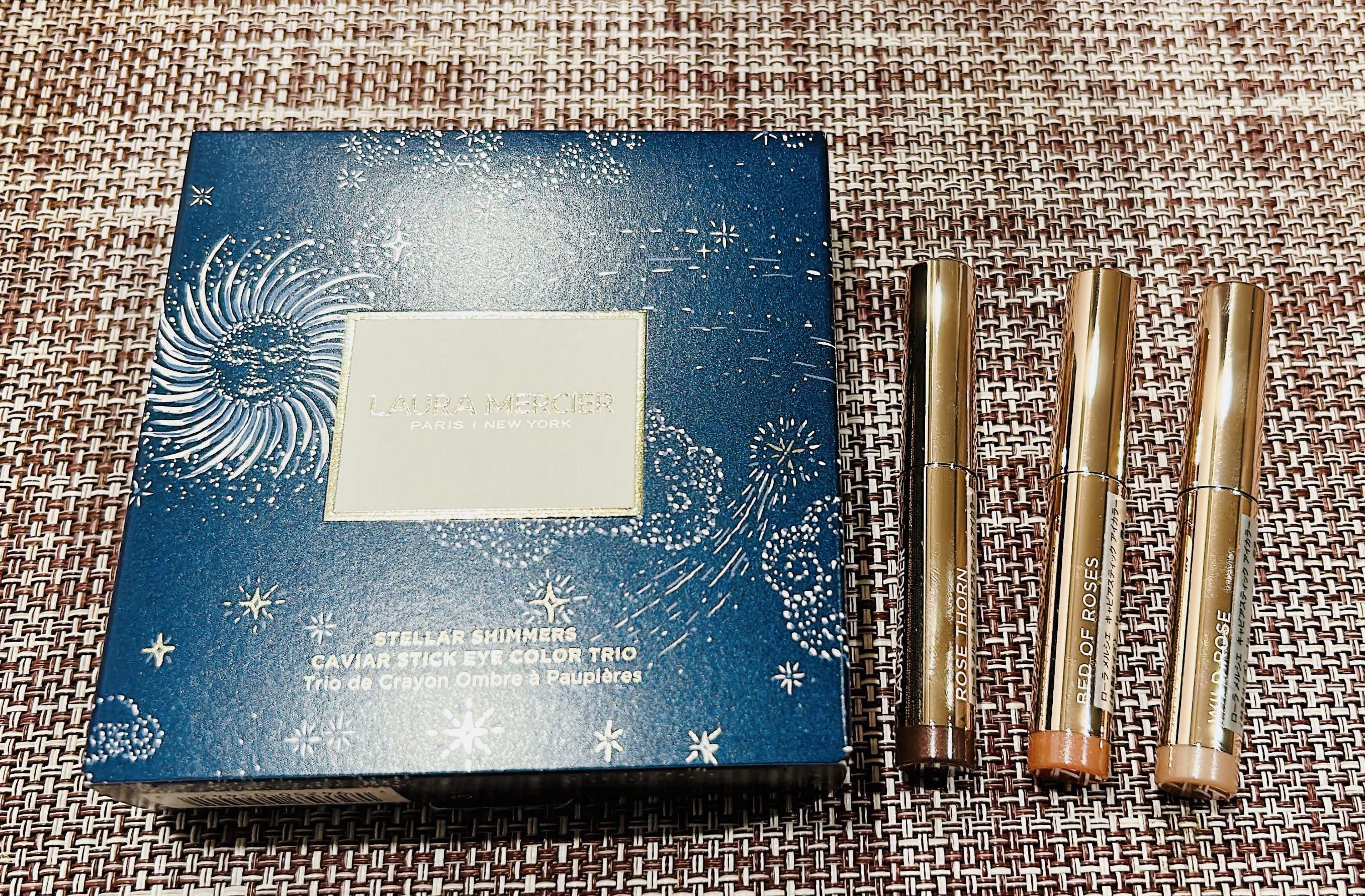 ローラ メルシエ ステラー シマーズ キャビア スティック アイカラー トリオのクチコミ「今年は値上げしてたけど、それでも買う価値あり✨ローラ メルシエの2023ホリデー限定ステラー .....」（1枚目）