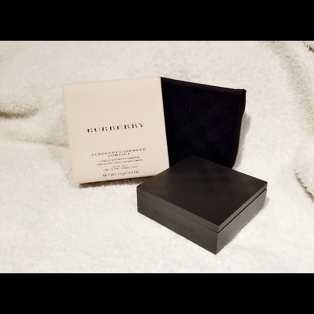 Burberry Beauty カシミアコンパクトのクチコミ「
＊＾BURBERRY
　　　◎CASHMERE COMPACT (¥7,600)
　　　　-.....」（1枚目）