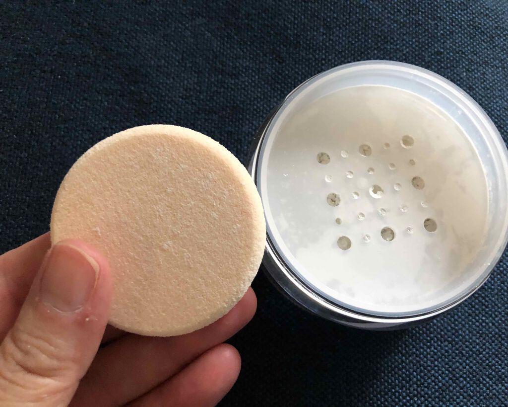 チャコット・コスメティクス エンリッチングパウダーのクチコミ「チャコット
エンリッチングパウダーを
使ってみました。

色は全部で三色
わたしはクリア.....」（2枚目）