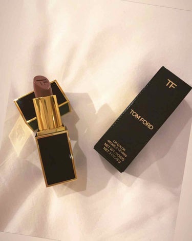 初めての投稿はやっぱりTOM FORD🌹

TOM FORD LIP COLOR
63番のデボアのご紹介です💄

こちらは私が初めてトムフォードで
購入した思い入れのあるリップです💝

リップ本体の色よ