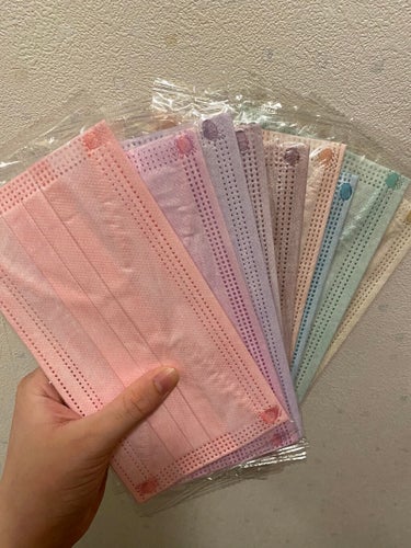 りか on LIPS 「10色入カラーマスク　30枚入マツキヨで650円くらいで売って..」（2枚目）