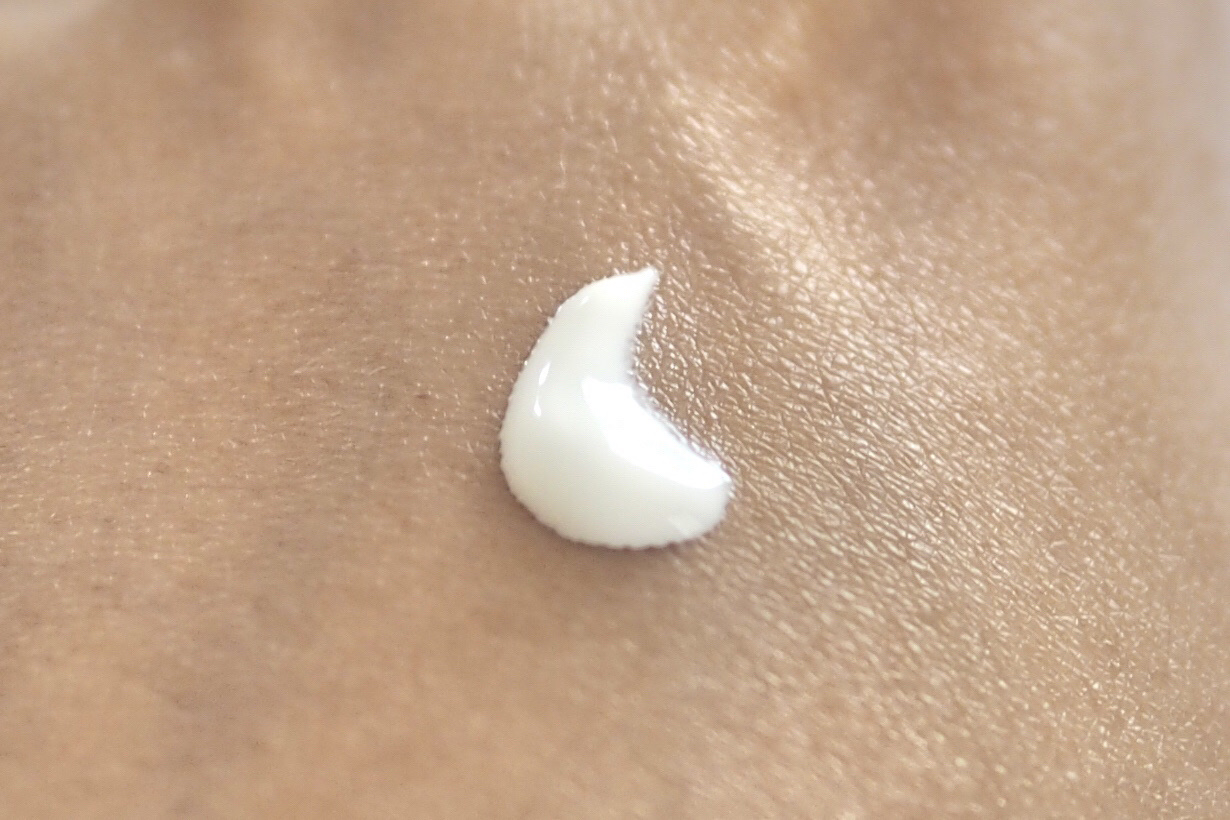 スーパーモイスチャーUVライトアップエッセンス/スキンアクア/日焼け止めローションを使ったクチコミ（3枚目）