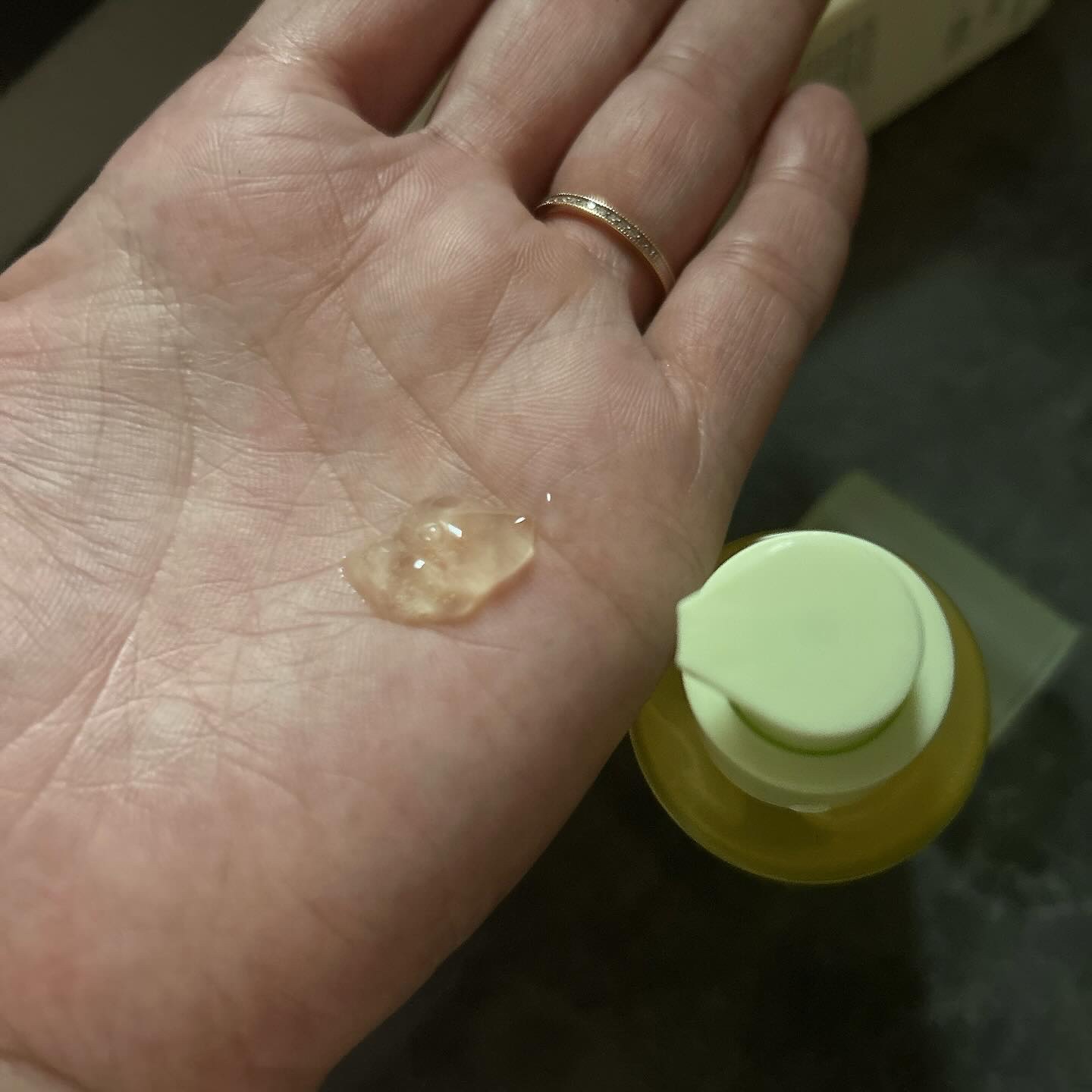 グリーンタンジェリン ビタC ダークスポットケアセラム/goodal/美容液を使ったクチコミ（3枚目）