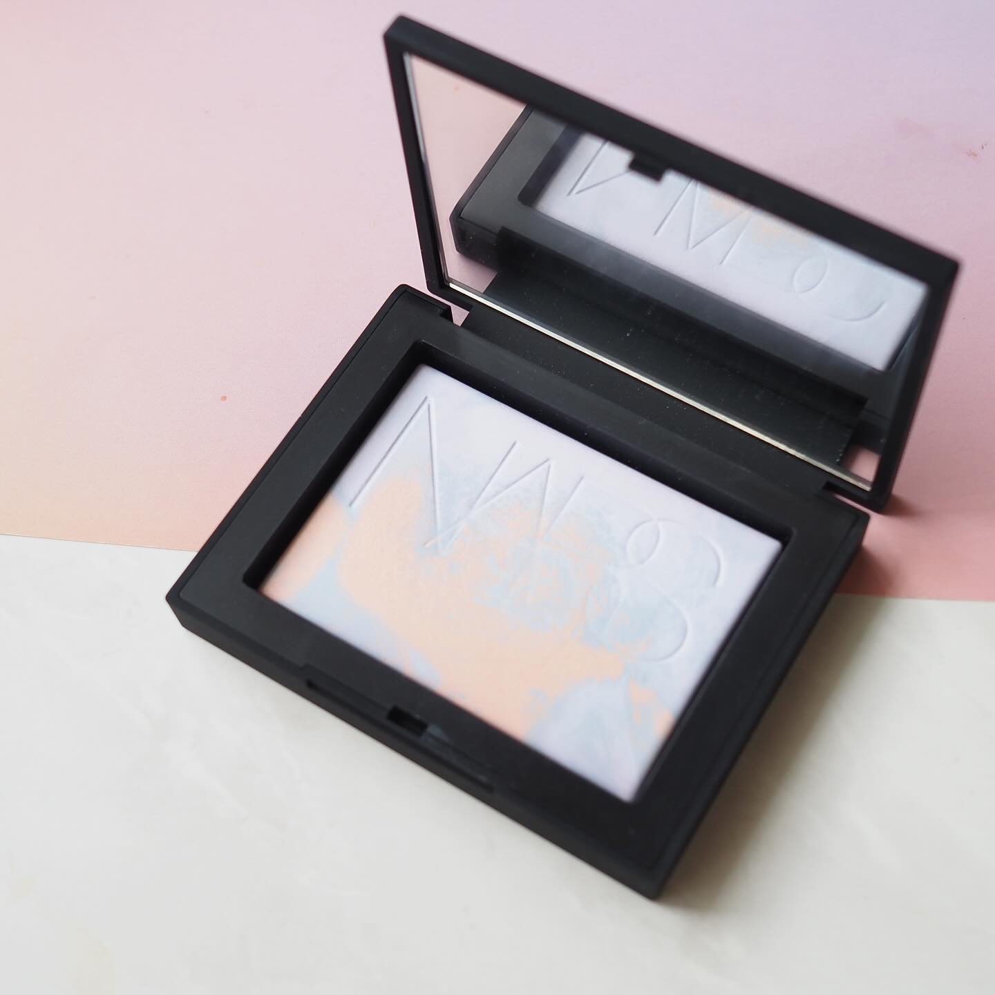 ライトリフレクティング プリズマティックパウダー/NARS/プレストパウダーを使ったクチコミ（1枚目）