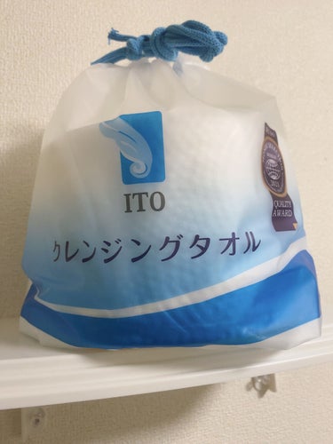 お肌を清潔に保つためのクレンジングタオル。

【ITO　クレンジングタオル】
…250g  ¥500(税込)

このクレンジングタオル、話題になりましたよね😳
ドンキでワンコインで購入できるこの商品。
