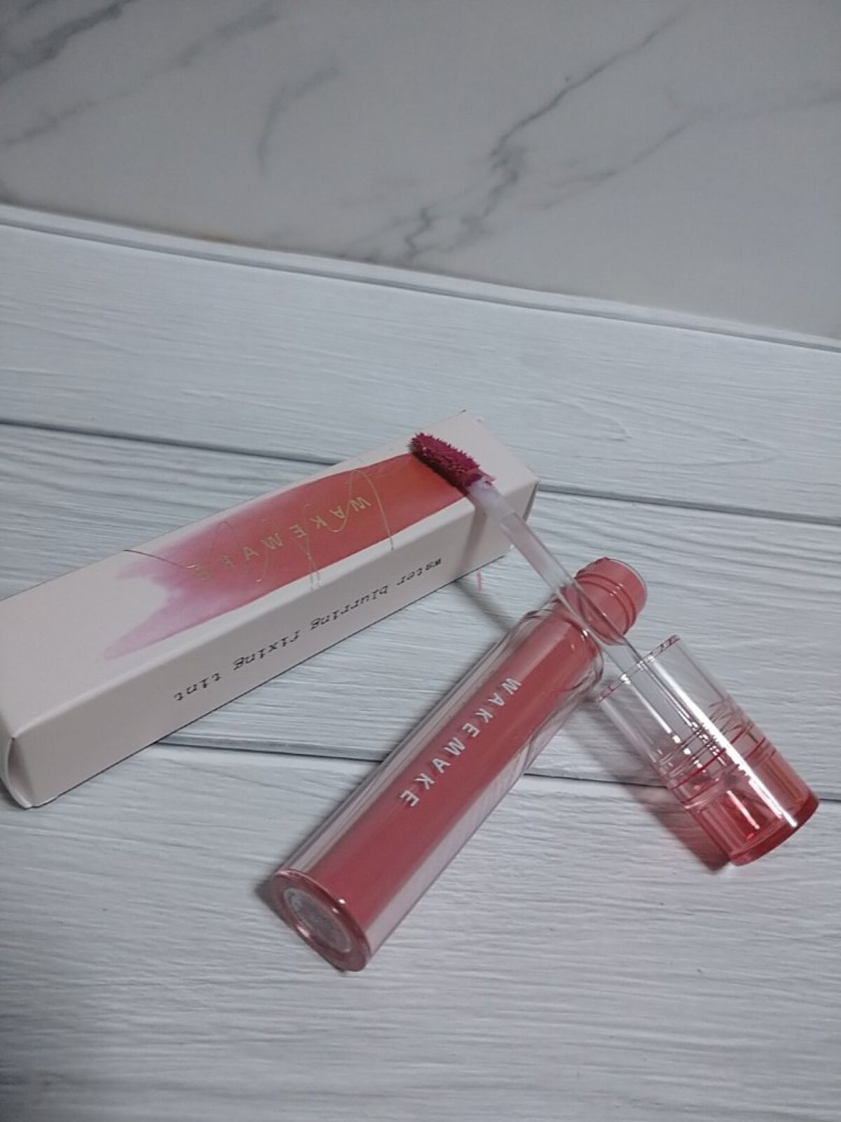 ウォーターブラーリングフィクシングティント/wakemake/リップティントを使ったクチコミ（1枚目）