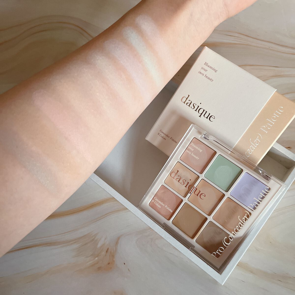 하나┆フォロバ100 on LIPS 「優秀すぎる新作コンシーラーパレット🤍▷▶︎▷dasique︎︎..」(2枚目)