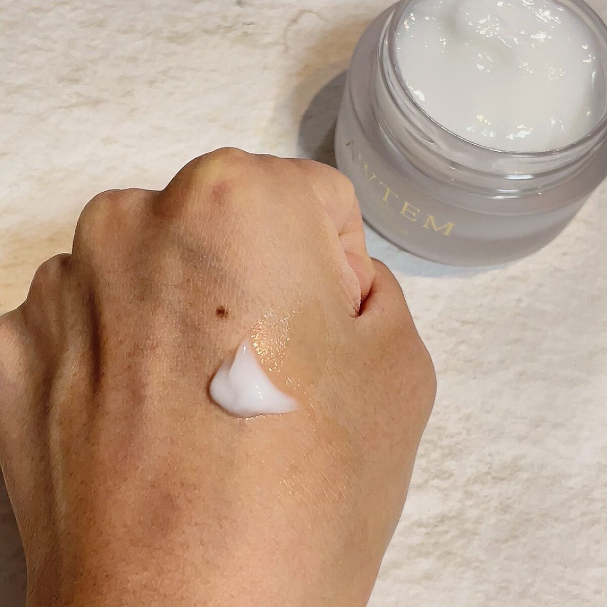 デイ リフトオールインワン（朝⽤クリーム）/AWTEM/オールインワン化粧品を使ったクチコミ（3枚目）