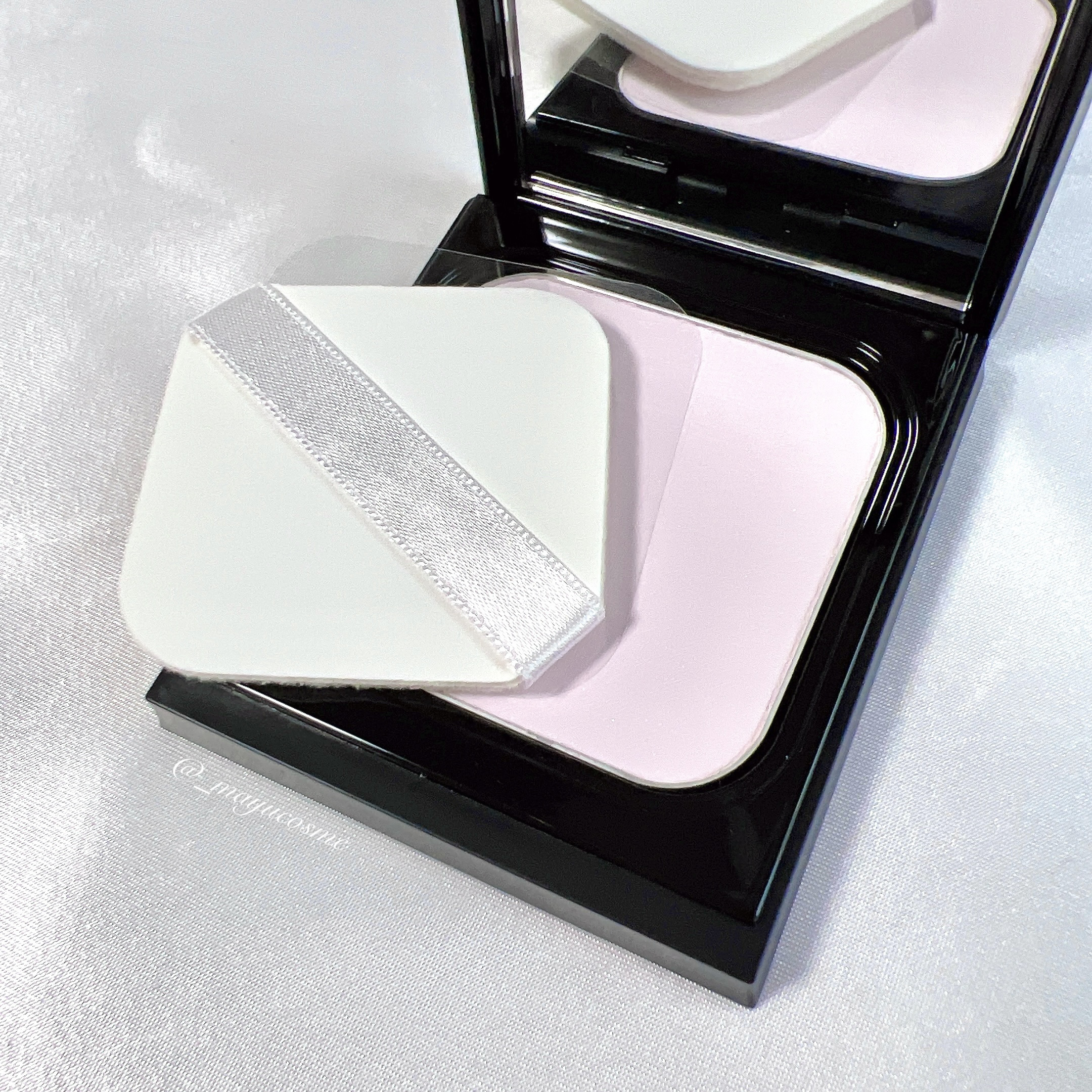 ブリリアージュ プレストパウダー シューティングスターのクチコミ「ラベンダーパウダーでくすみを飛ばしてトーンアップ*♡
ーーーーーーーーーーーーーーーーーーー
.....」（2枚目）