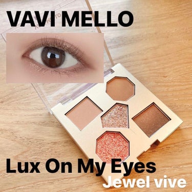 ．
VAVI MELLO (@vavimello_official )
Lux on my eyes
Jewel vive

モニターに当選し、お試しさせていただきました🥰

まず見た目なんですけど、可愛すぎませんか、、、
キラッキラで宝石のようで、本当にかわいい🥺使う前からテンション爆上がりです😍

スウォッチを撮るために腕にそれぞれ塗りましたが、かなり高発色です。
どのお色も使いやすく、捨て色はないです❣️
実際に使用しました🥰
(Delightはしたまつ毛の際に載せています。)

ラメ飛びはちょっとしちゃうかな、、、?🤔という感じです。

素敵な商品をありがとうございました🥰🥰🥰
@creemare_official 

#バビメロ #クリマレ #creemarebydholic #vavimello #creemare #ラックスオンマイアイズ #creemaremonitor #クリマレモニター #韓国コスメ #韓国コスメレビュー 

#アイシャドウ  #アイシャドウパレット #ラメアイシャドウ  #提供 の画像 その0