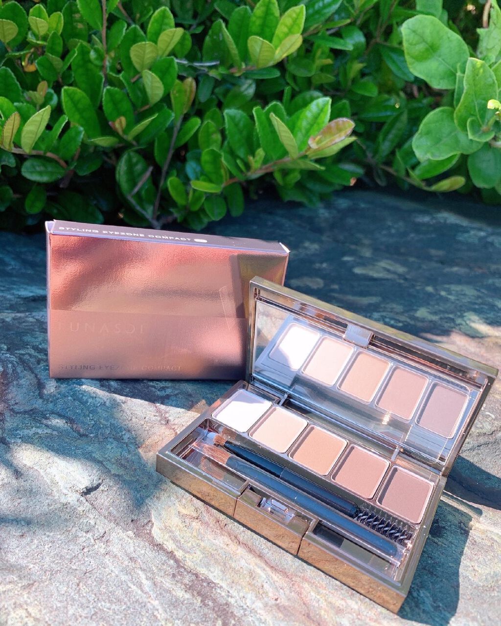 みんなはメイクはどこに時間かける？﻿
﻿
私はどーしても眉毛‼️﻿
あーでもないこーでもないと、朝めちゃくちゃ﻿
急いでるのに時間かかる😱﻿
﻿
簡単に描けるテクはないでしょうか、、😂﻿
﻿
半分眉毛ないし、眉アートしたい、、🤤﻿
﻿