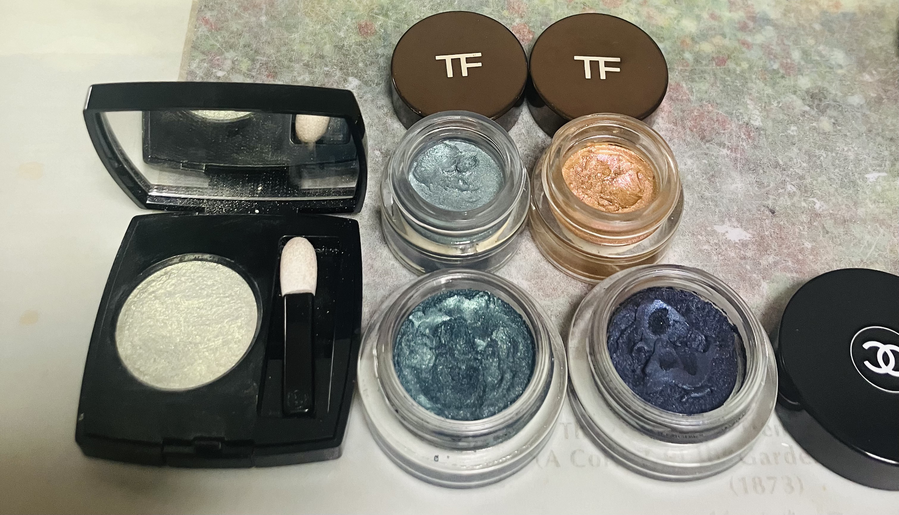 オンブル エサンシエル 222 ジェイド ファセッテ(メタリック)/CHANEL/単色アイシャドウを使ったクチコミ（1枚目）