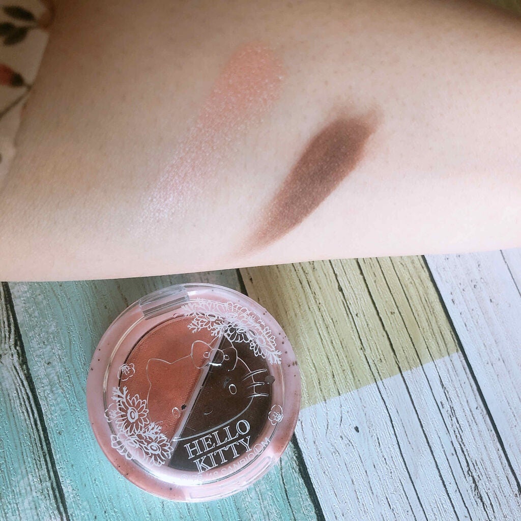 パウダーアイシャドウ ブルーミングキティ/DAISO/アイシャドウパレットを使ったクチコミ(3枚目)