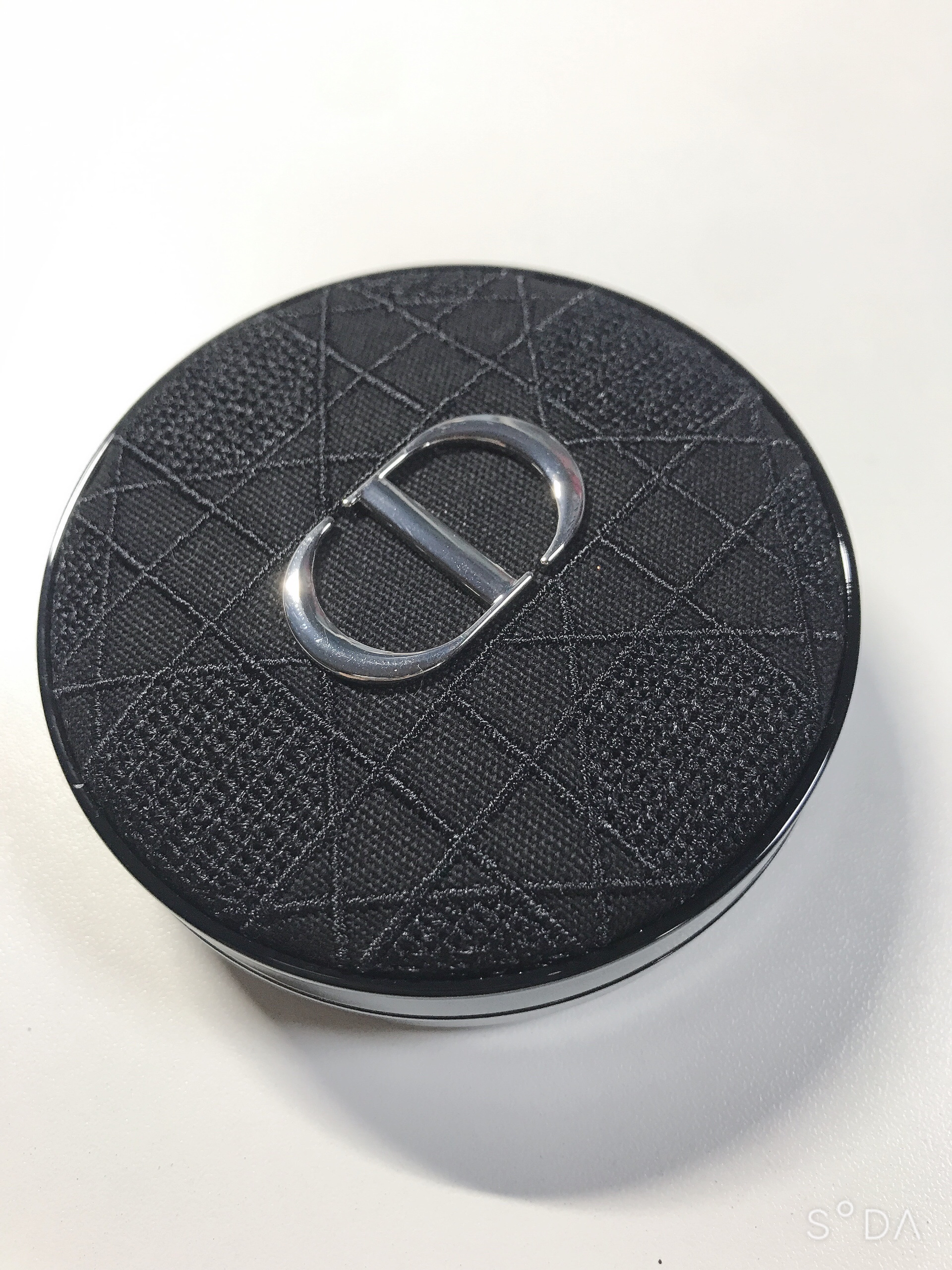 ディオールスキン フォーエヴァー クッション エンブロイダード カナージュ ケース/Dior/その他化粧小物を使ったクチコミ（2枚目）