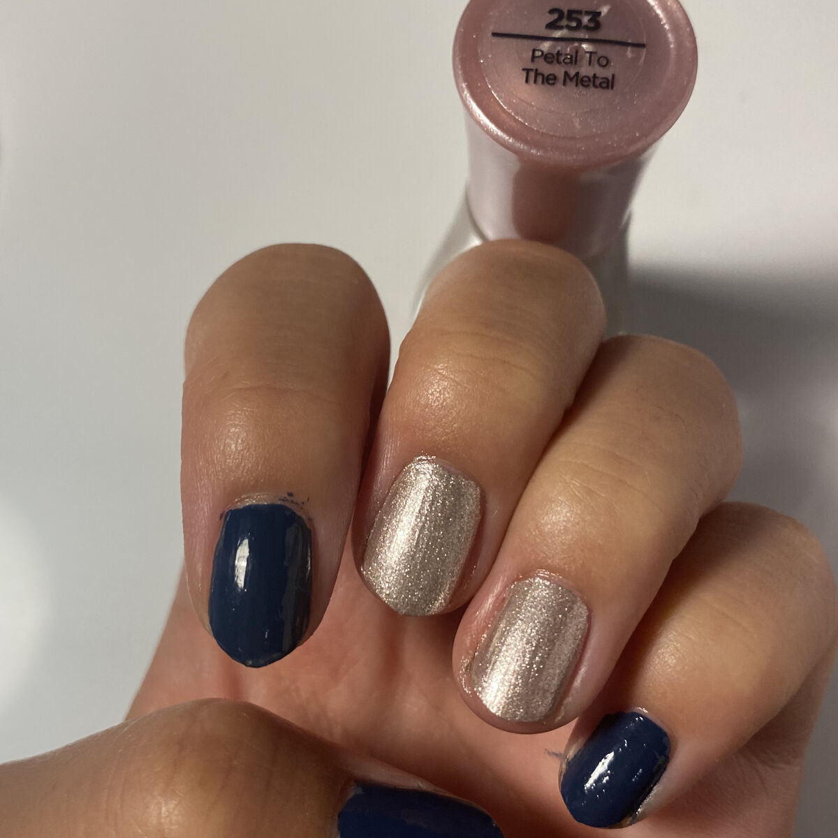 カラフルネイルズ 95 クラシックネイビー/キャンメイク/マニキュアを使ったクチコミ（2枚目）