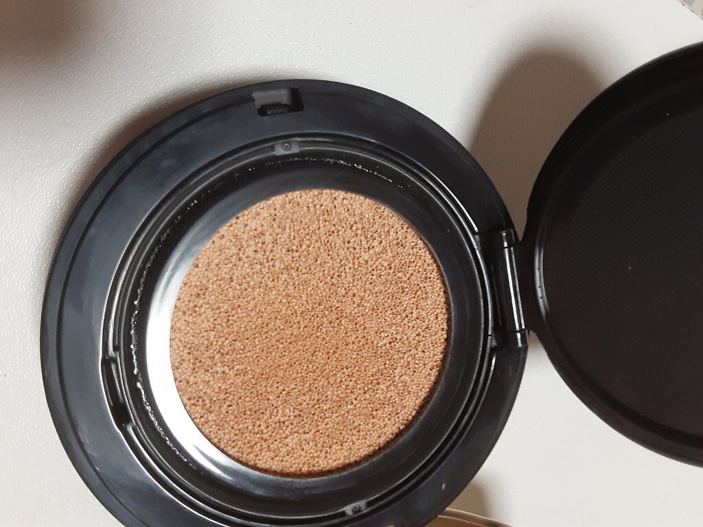 フローレス ルミエール ラディアンス パーフェクティング クッション/ローラ メルシエ/クッションファンデーションを使ったクチコミ(4枚目)