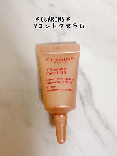 ＊CLARINS＊
Vコントアセラム 50ml ¥11,000


肌を引き締める効果のある乳液状美容液です

シバムギなどの植物成分が、肌に潤いを与えながら、肌にハリを与えてくれます

フェイスライン