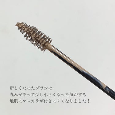 ＼髪色に合わせて選ぶ！／
【明るさ重視の黄みブラウンで垢抜けた眉に🫧】

◾︎ KATE
◾︎ 3DアイブロウカラーN
◾︎ 6.3g
◾︎ 850円+税

2021年8月1日発売

リニューアルしたKATEの眉マスカラ👏🏻✨

新しくなる前のものを元々愛用していて
ようやく使い切ったので遅ばせながら買いました😍

───────────────────────

《以下､公式サイト引用》

ふんわり仕上がるのに､しっかり高発色。

髪色に合わせて印象チェンジするアイブロウマスカラ。
全6色
●汗•皮脂•こすれに強い
●お湯オフタイプ

───────────────────────

リニューアル前とはパケのサイズ感は
あまり変わっていないですが､
大きく変わってたのはブラシの形！

ダイヤ型から丸みのある小さめのブラシへ｡

ダイヤ型の細かい部分までしっかり
キャッチできるところが大好きだったので
変わったんだと最初は少し残念でしたが…😂

リニューアルしたものは
地肌にマスカラが付きにくくて良かったです👌🏻💓

しっかり色を染めてくれることに変わりはなくて
ただリニューアルしたもののほうが
ふわっとした仕上がりになるような気がしました🌟

色は自分の髪色に合わせて1番明るいカラーの
BRｰ2 ライトブラウンを選びました。

明るいブラウン〜アッシュ系の髪色に合いますよ✊🏻
.

気になった方はチェックしてみてください🔍

───────────────────────

紹介は以上になります！

少しでも参考になれば幸いです☺️

＼💗📎💬+👥／
いつもありがとうございます‼︎
フォロバは投稿内容等を考慮して
お返しさせていただいてます𓂃◌𓈒𓐍

Instagram @ymstcosmetics

#KATE #ケイト #3DアイブロウカラーN
#アイブロウマスカラ #眉マスカラ
#プチプラ #ドラコス #スウォッチ 
#無限リピートアイテム
#コスメレビュー #コスメ購入品 #コスメ好き 
#愛用コスメ #コスメ紹介 #いいね返し 



の画像 その2